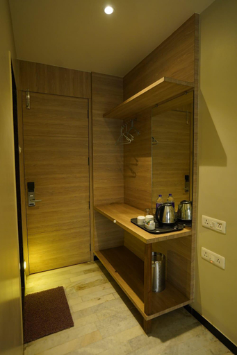 Others 5, Hotel Hrushikesh, Ahmadnagar