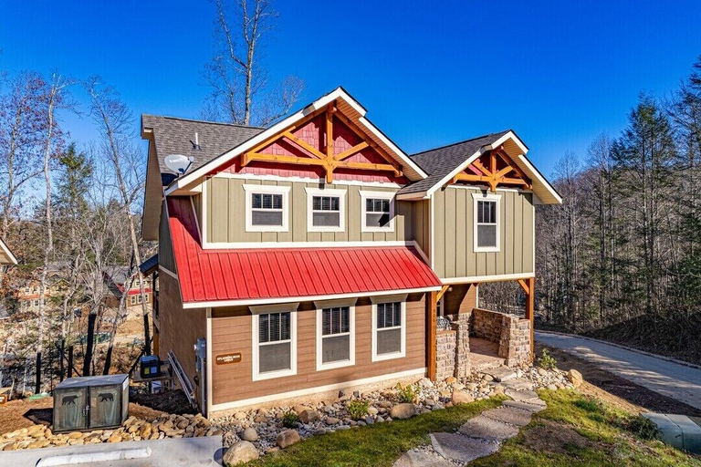 Exterior & Views 2, Luna Bear Lodge, Sevier