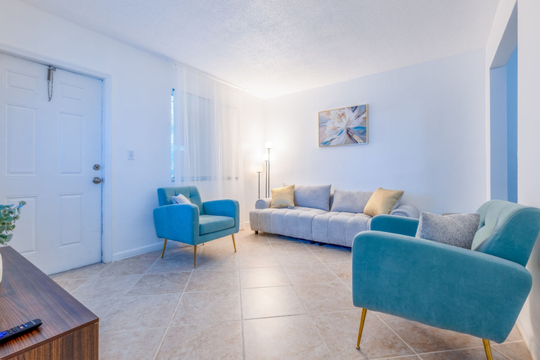 Room 2, Enjoy Miami Top Location Free Parking Book Now, Miami-Dade