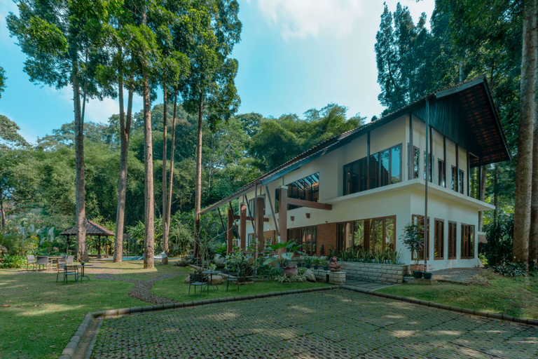 Exterior 13