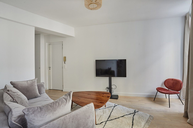 Living area 4, Modern Apartment Matignon Champs Elysees, Paris