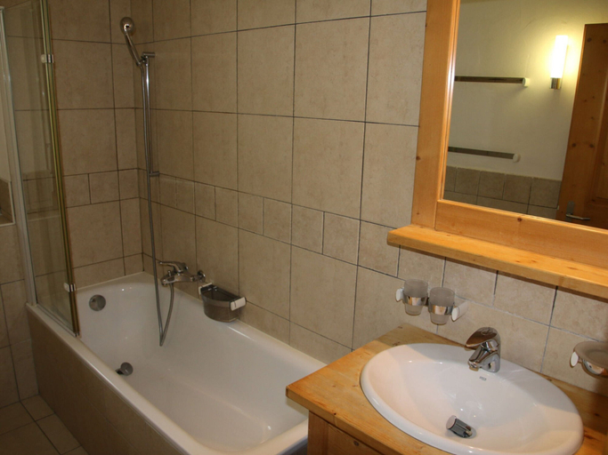 Others 4, Traditional apartment with balcony, Sion