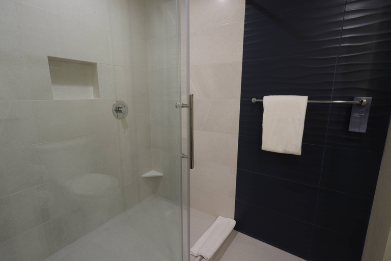 Bathroom 5, Fairfield Inn & Suites by Marriott Mexicali, Mexicali