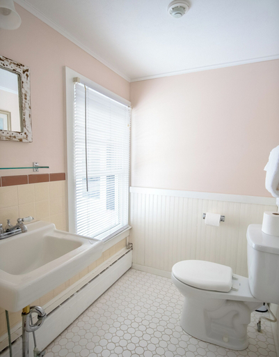 Bathroom 3, Cooper Hill Inn, Windham
