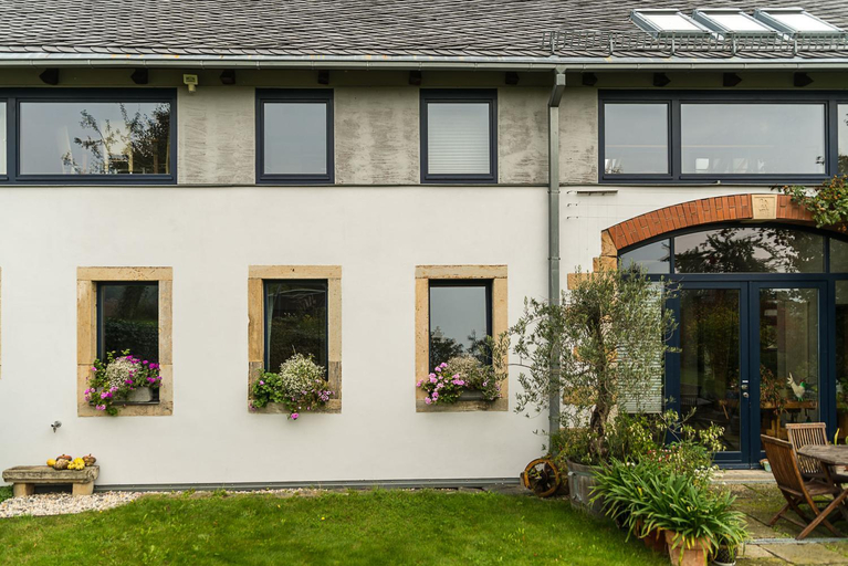 Exterior & Views