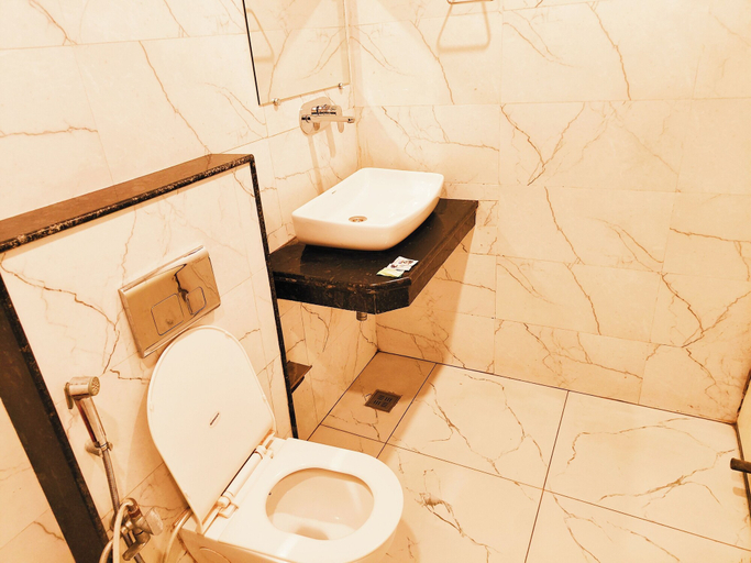 Bathroom 3, Hotel DSR Krone Delhi, Delhi