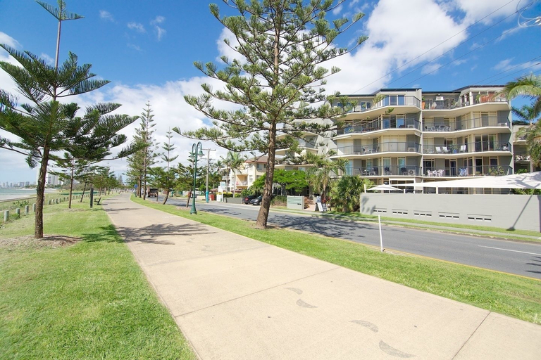 Exterior & Views 2, Bayview Beach Holiday Apartments, Gold Coast