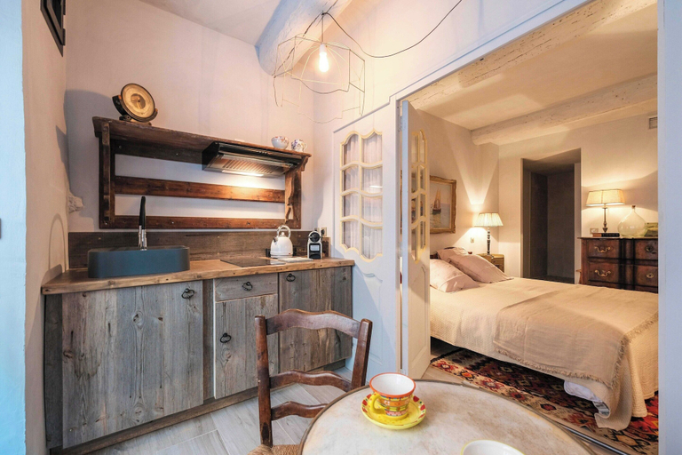 Room 3, Charming Studio-1br-2p- In the Heart of Cannes, Alpes-Maritimes