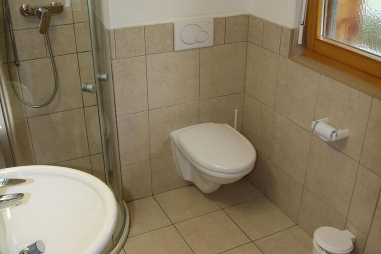 Others 5, Traditional apartment with balcony, Sion