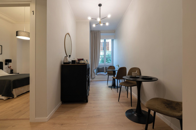 Others 4, residenza lucrezio, Rome