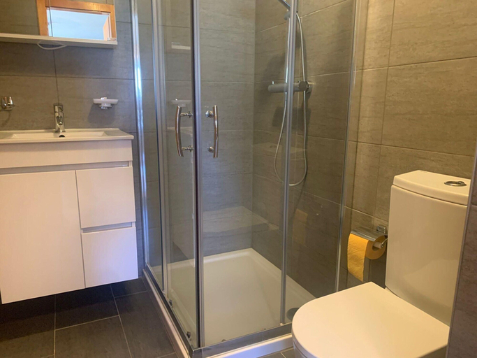 Bathroom, Classy Apartment Amid Hills, Sion