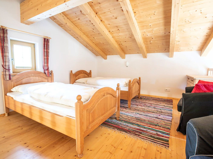 Room 3, Chalet Hochkrimml with sauna on the ski slope, Zell am See