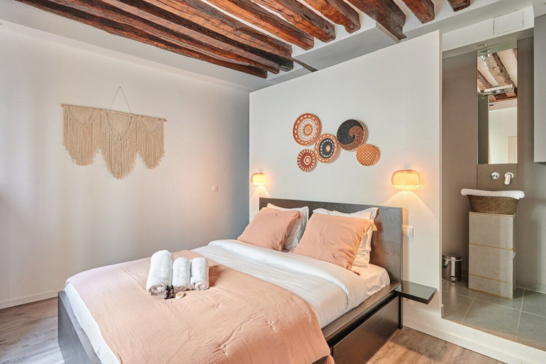 Room 4, Superb Parisian Apartment Center of Paris, Paris