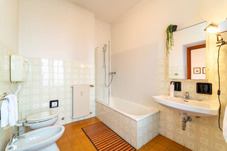 Room 4, Rubini Apartment by Wonderful Italy, Como
