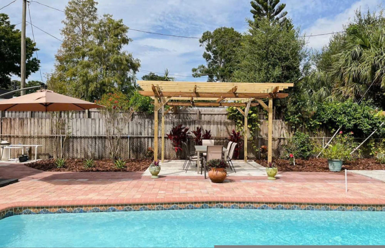 Room 1, Pool Home in Seminole 5miles to Beach, Pinellas