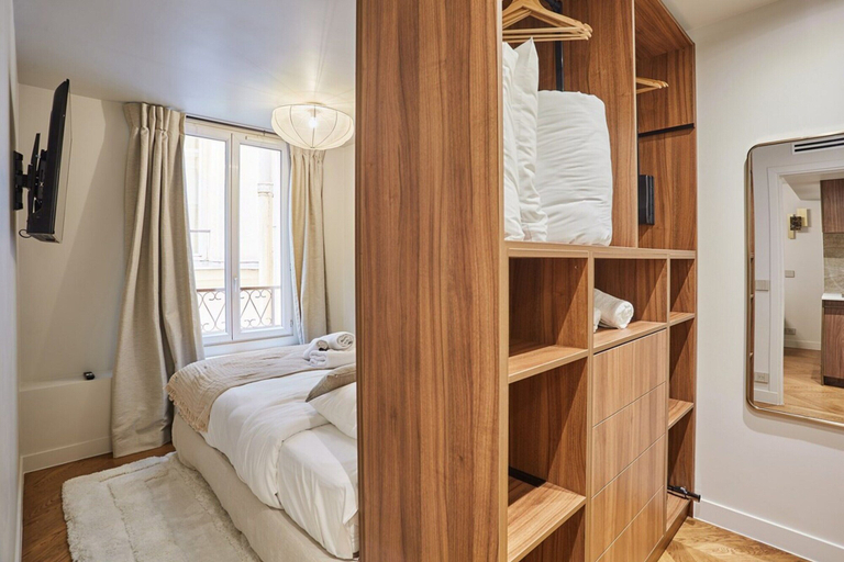Room 3, New Apartment Center of Paris, Paris