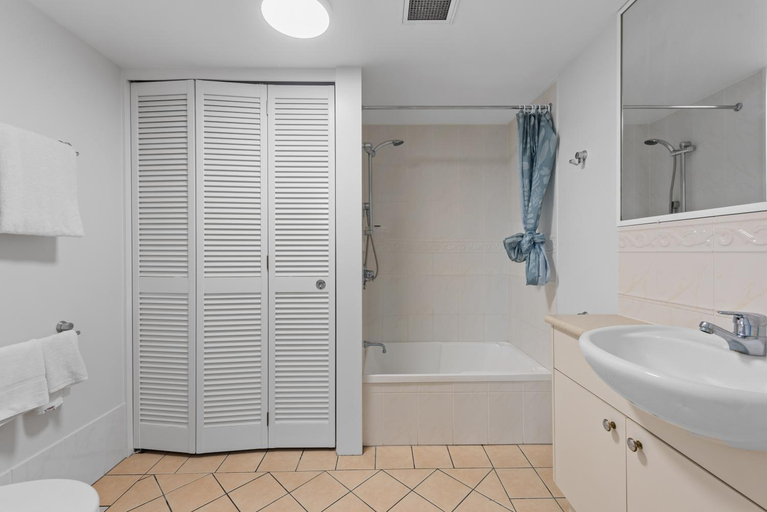 Bathroom 4, The Oasis Apartments, Toowong
