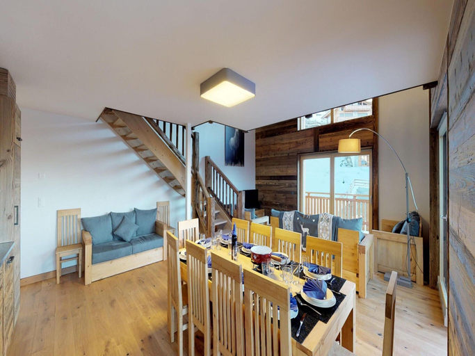 Dining 5, 5-bedroom Apartment in Veysonnaz, Conthey