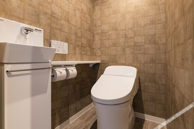 Bathroom 3, Grand Base Moji Nagomi, Kitakyūshū