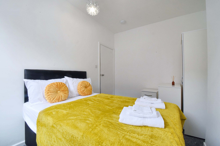 Room 4, Host Stay Church Drive, Derbyshire
