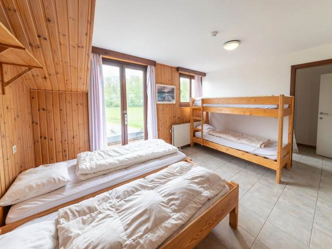 Room 2, Villa in Ardennes with Sauna and Jacuzzi, Namur