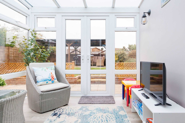 Room 5, Home From Home 3-bed Nr East Wittering Beach, West Sussex