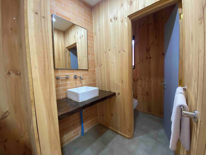 Bathroom 4, Lodge Colbun, Linares
