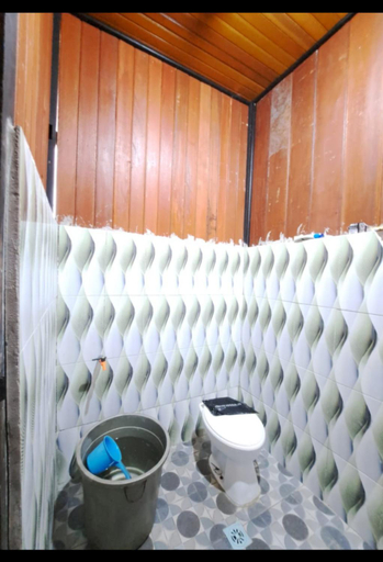 Bathroom, Misool Dayef Homestay