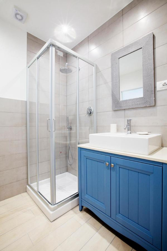 Bathroom 3, Via Sant'Anna, La Spezia