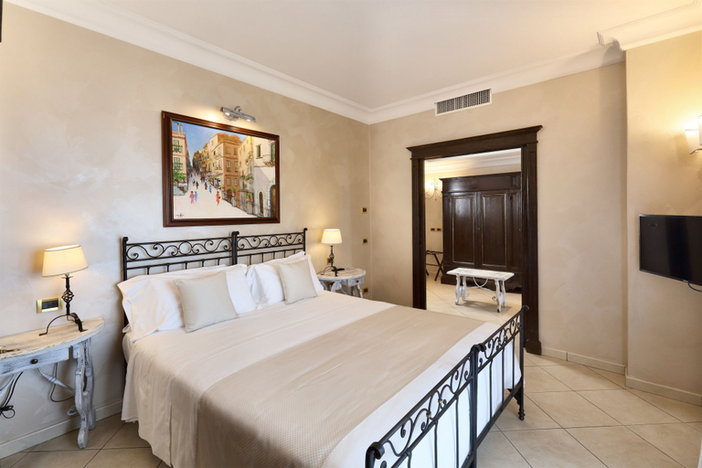 Bedroom 4, Villa Angela, Messina