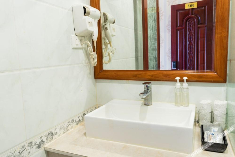 Bathroom 5, Hotel Nhu Y 2, Binh Tan