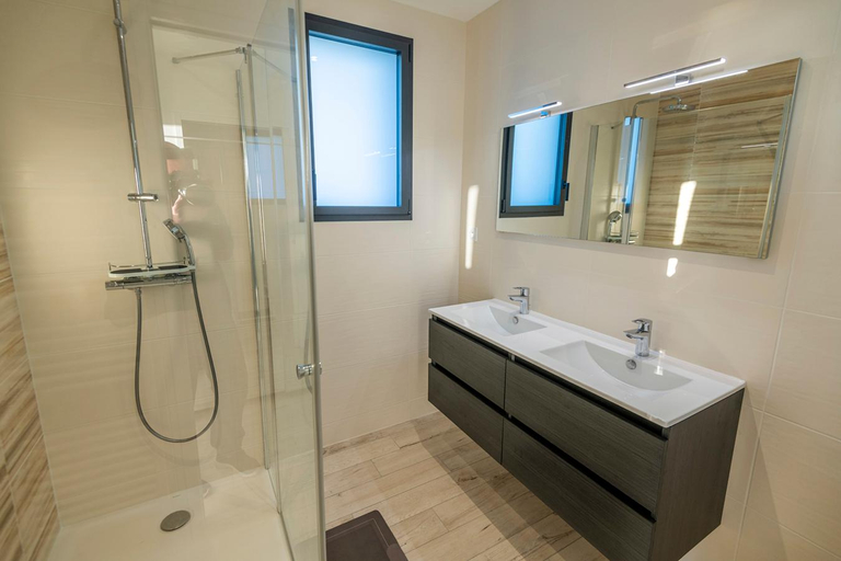 Bathroom, Sea view holiday villa with private spa Brittany, Finistère