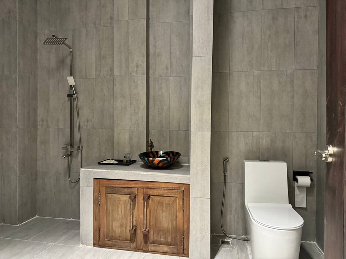 Bathroom, Stone Age Boutique, Kampot