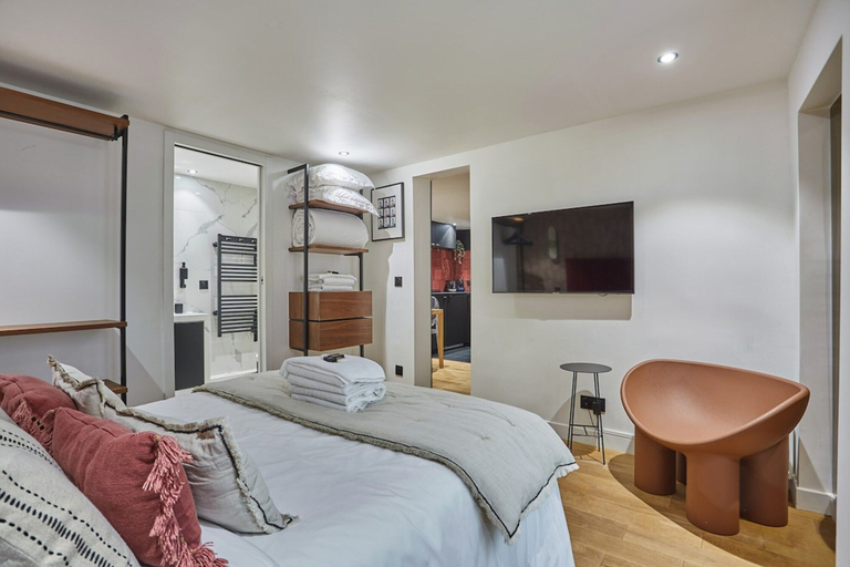 Room 4, Charming Apartment Faubourg St Honore Madeleine, Paris