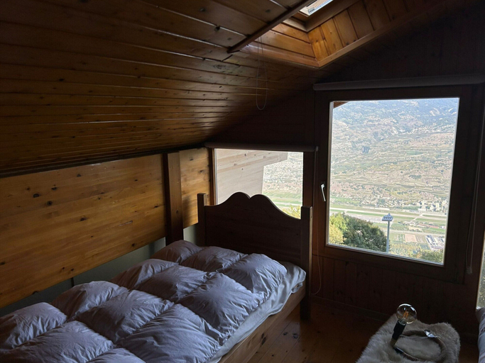 Room 3, Chalet With Mesmerizing Mountain View, Sion