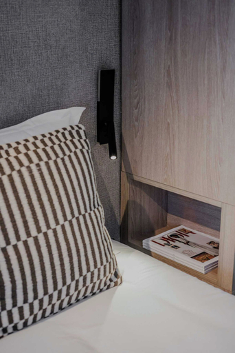 Bedroom 3, Charming and Intimate Apartment - 2br/3p - Louvre, Paris