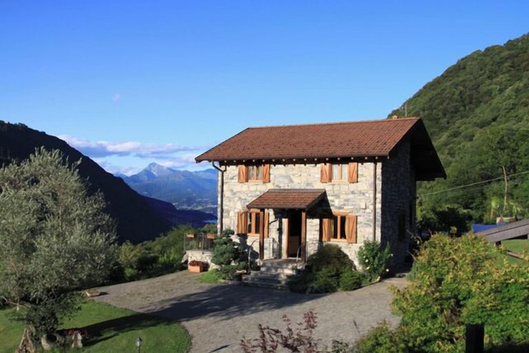 Room 2, Villa Victoria in Macchero, Como