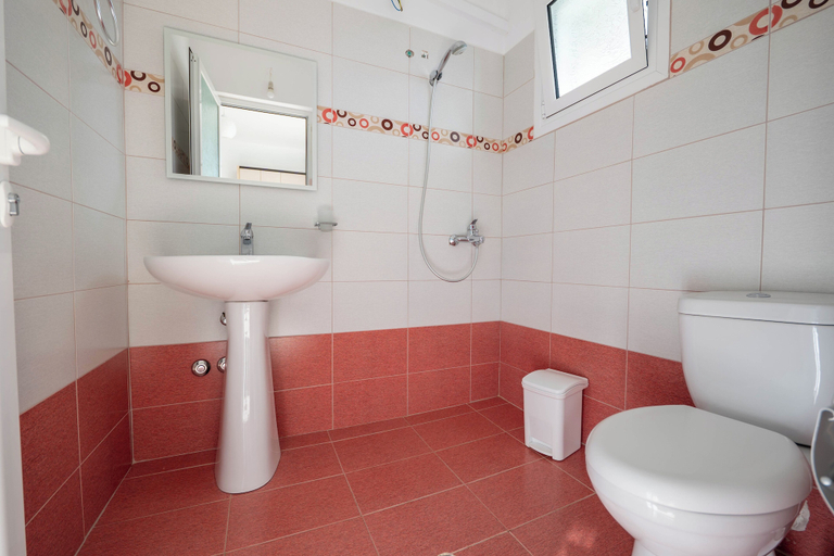 Bathroom 3, Aktea Apartments, Sarandës