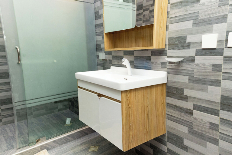 Bathroom 3, Firnic Luxurious Private Hotel, Ga East