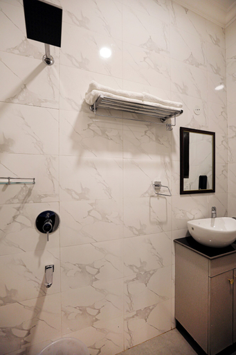Bathroom 4, OPO Essential Sec 21, Gurgaon