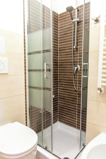 Bathroom 5, Susy's Guest House, Rome