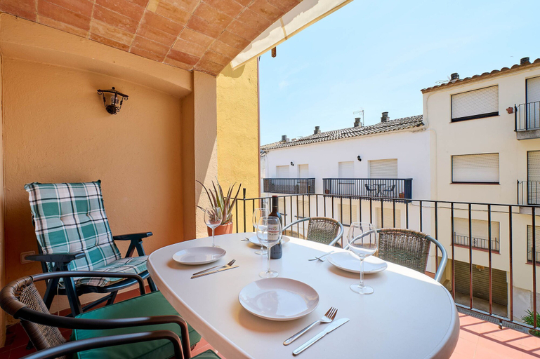 Room 3, Llevant in Llafranc With 3 Bedrooms and 2 Bathrooms, Girona