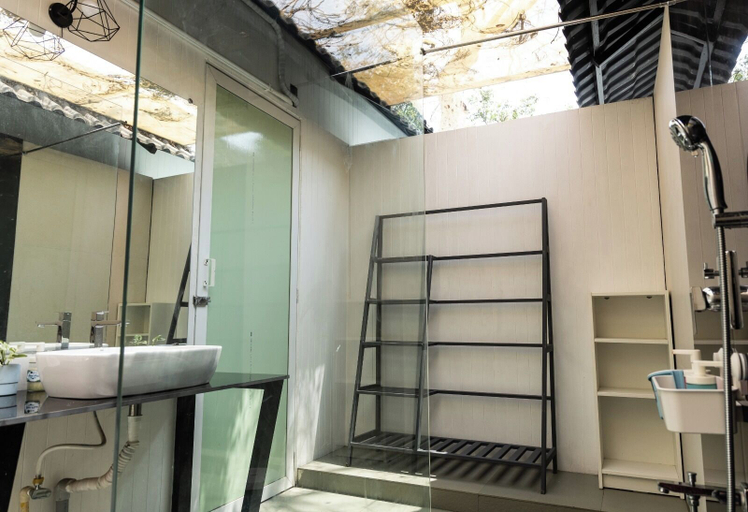 Bathroom 3, Natures Cove Resort, Raigarh