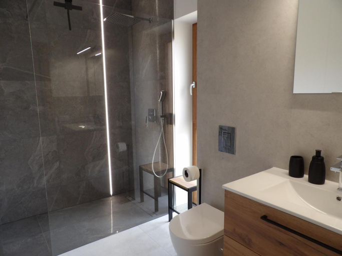 Bathroom 4, Apartamenty TAFLA nad Jeziorem Czorsztynskim, Nowy Targ