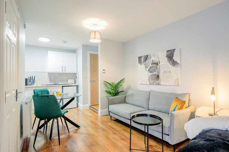 Room 5, Host Stay Bridge Street Studio Apartment, Worcestershire