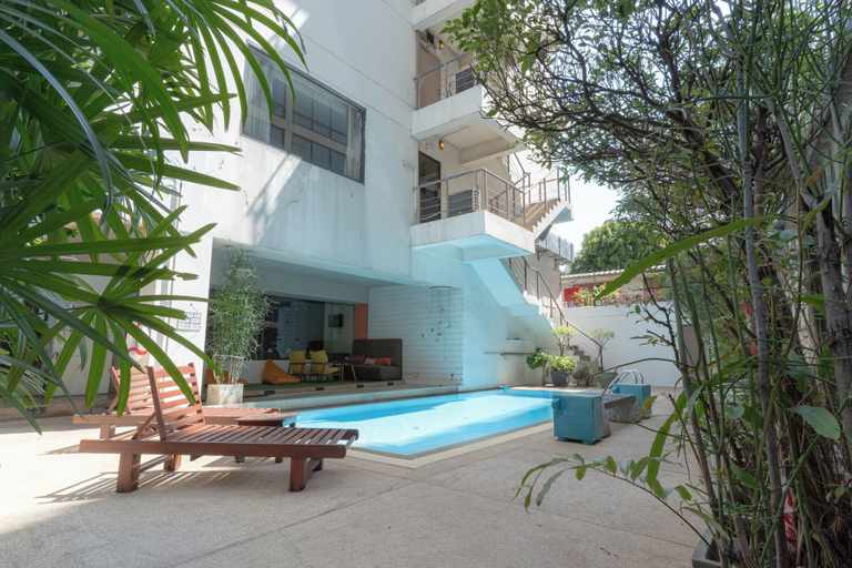 Exterior & Views 2, Journeyhub Sukhumvit 26 Bangkok, Khlong Toey