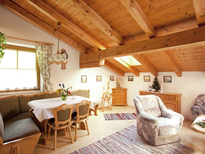 Others 5, Chalet in Kirchberg Near Ski Lift, Kitzbühel