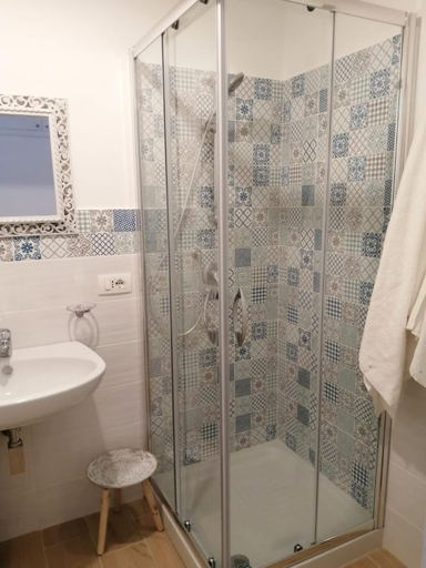 Bathroom 3, Casa Mama, Syracuse