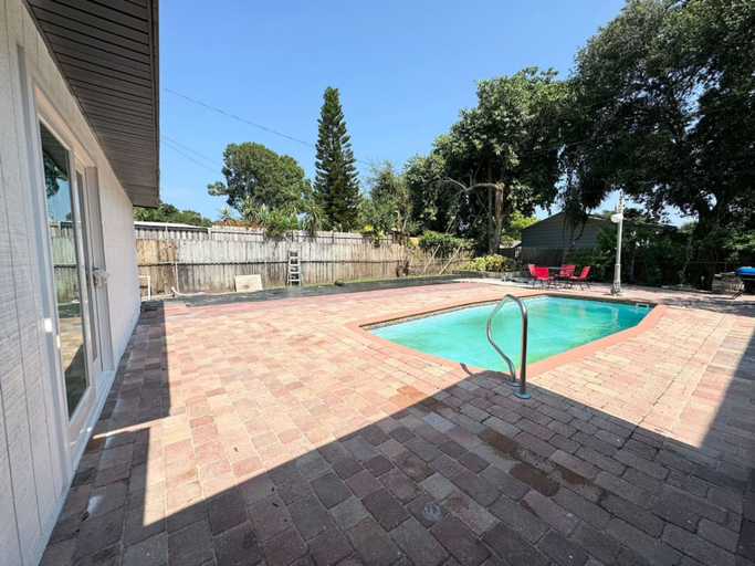 Room 2, Pool Home in Seminole 5miles to Beach, Pinellas