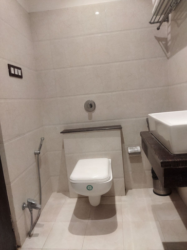 Bathroom 3, Hotel Park Plaza Varanasi, Varanasi